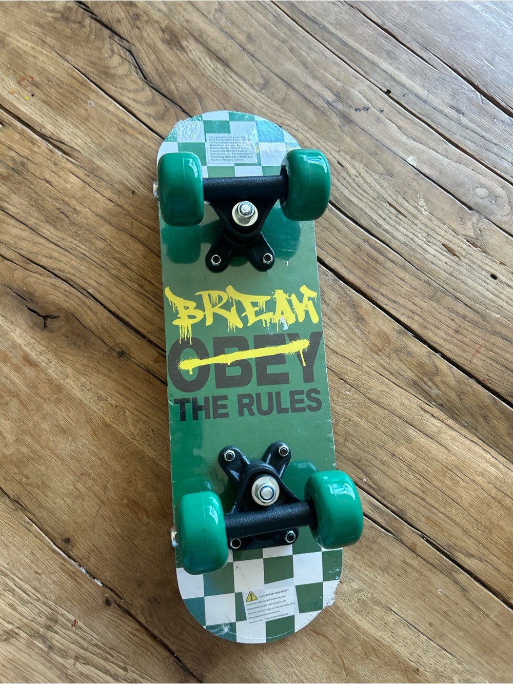 17” mini riding skateboard Kids Wooden Skateboard with Green Wheels break rules
